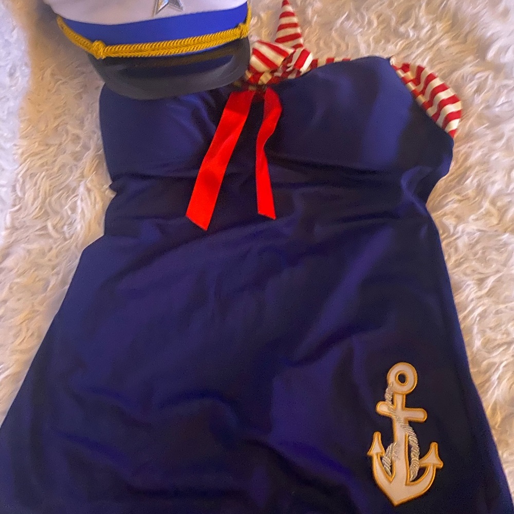 Swimsuit - Picture 2 of 8